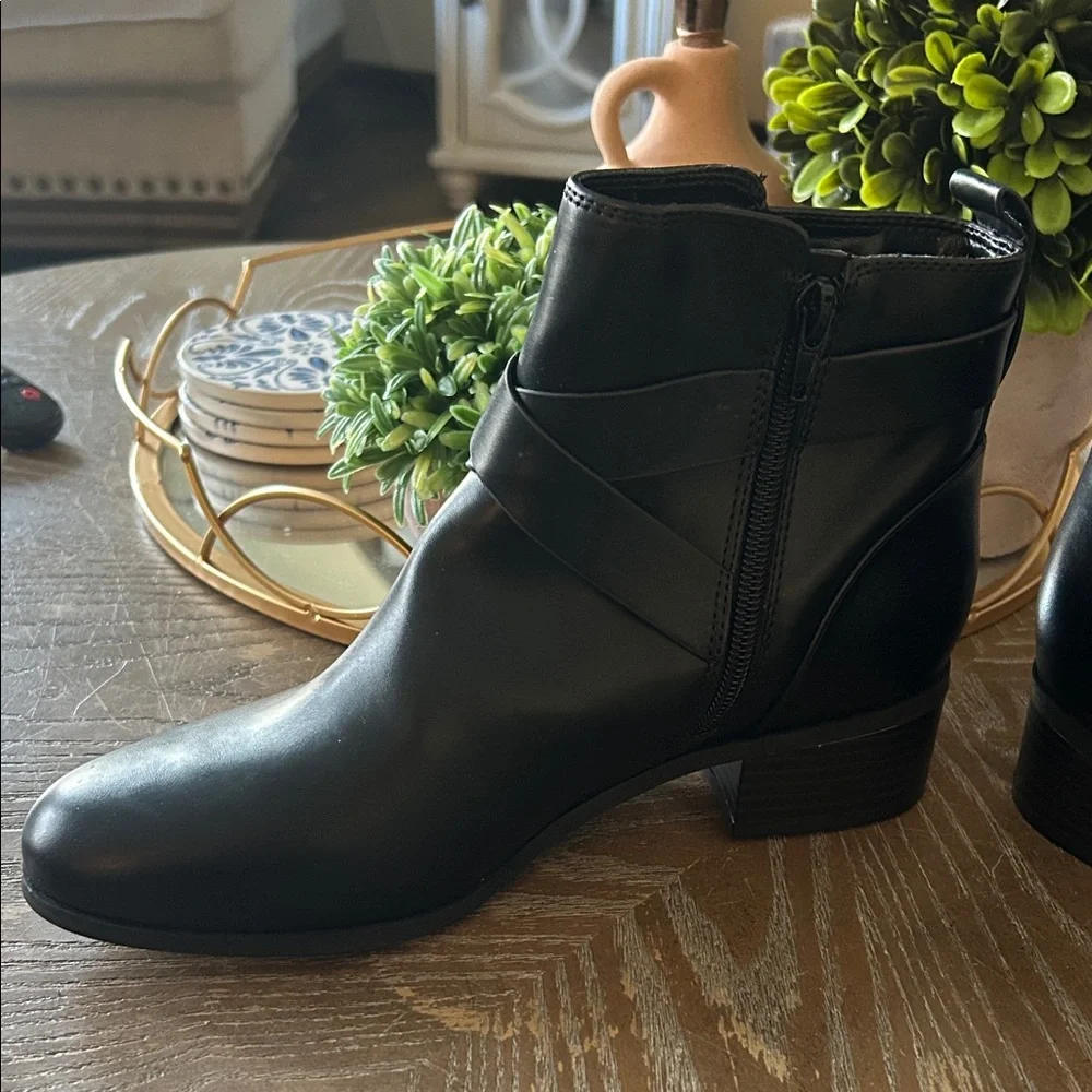 NWOT! Liz Claiborne Black Ankle Boots Low Heel